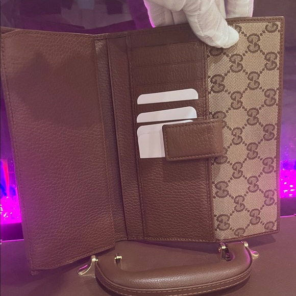 Gucci Beige and Brown Monogram Wallet - Picture 10 of 12